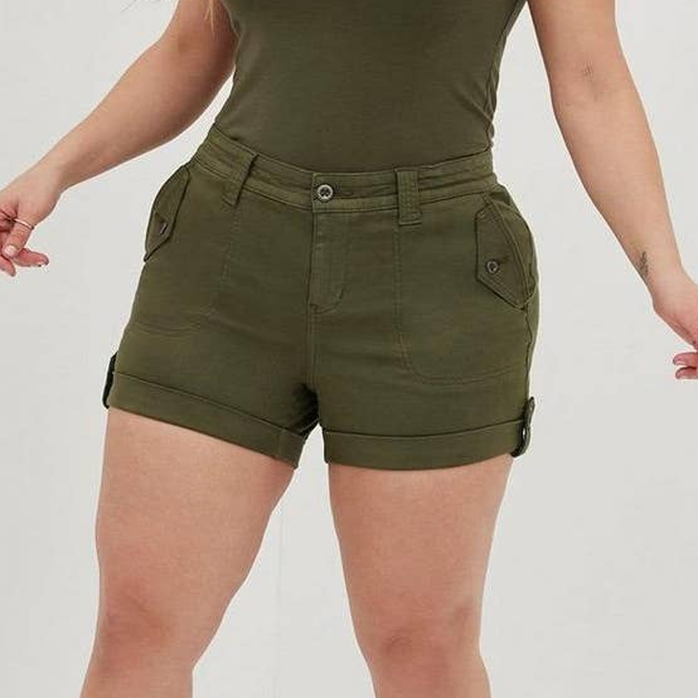NWT Torrid 3.5 Inch Green Military Stretch Twill Mid-Rise Short Plus Size: 30